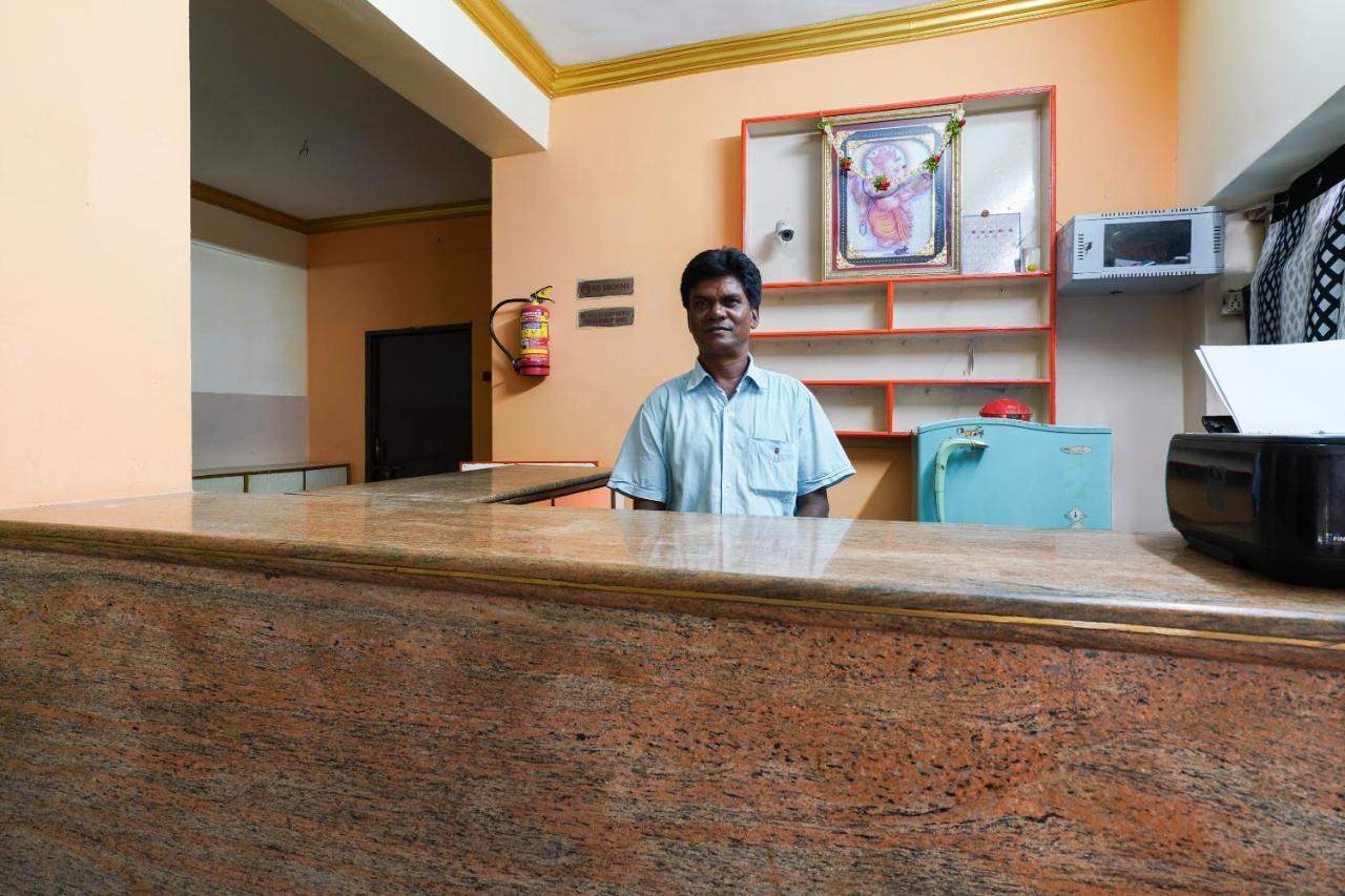 Spot On Sri Sai Lohith Lodge Near Snow World Secundurabad Exteriör bild
